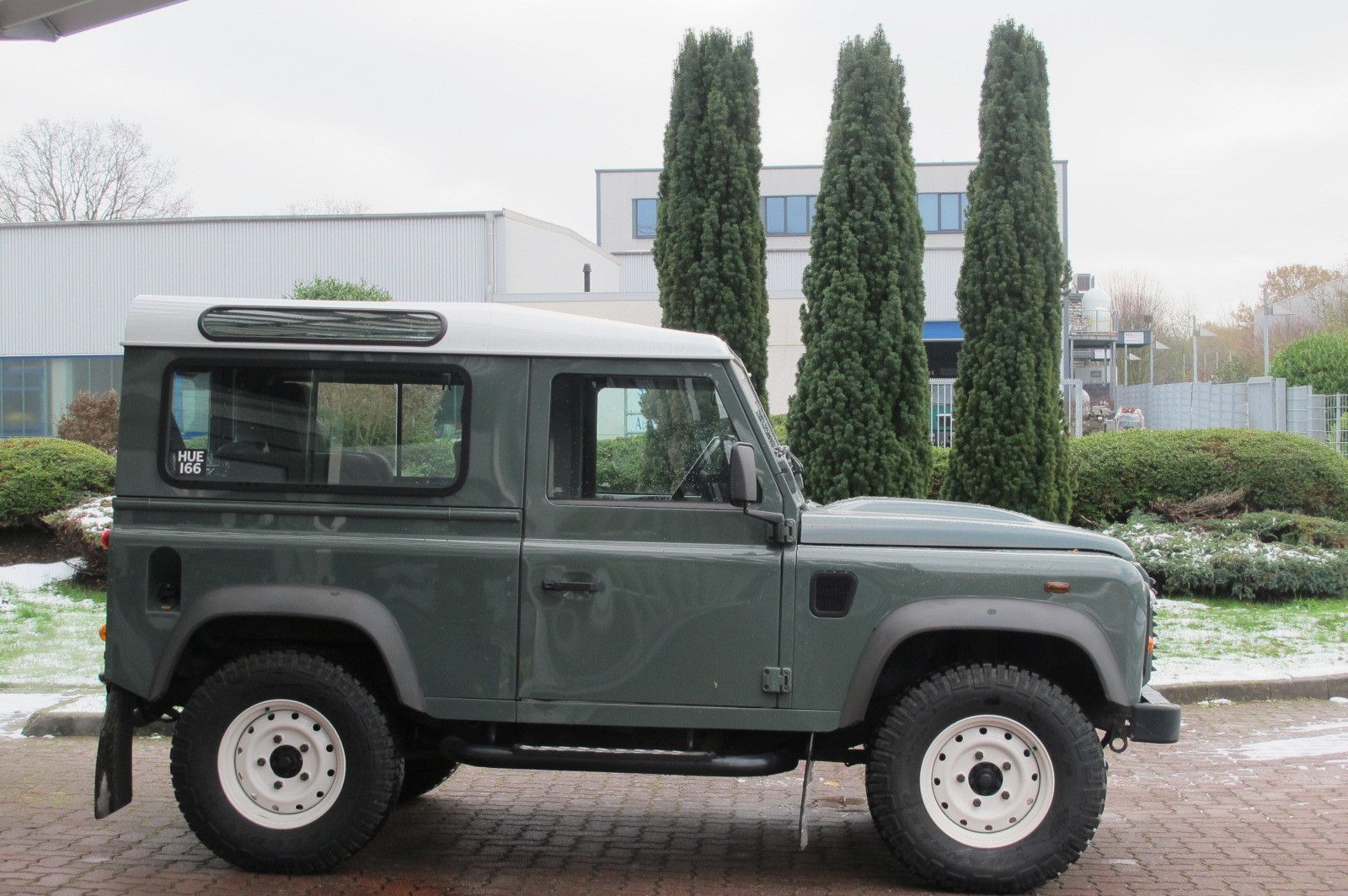 Fahrzeugabbildung Land Rover Defender 90 E Station Wagon