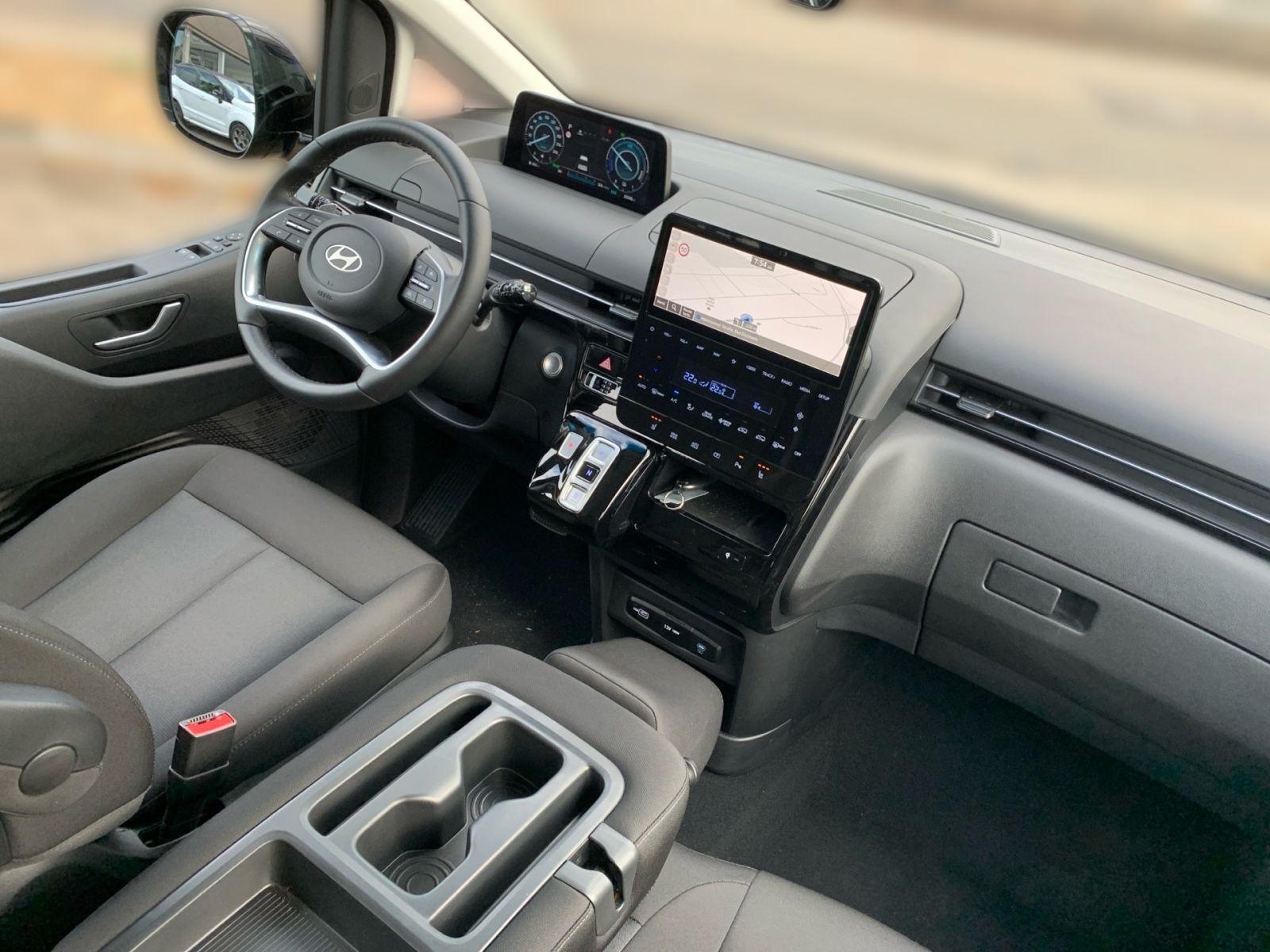 Fahrzeugabbildung Hyundai STARIA 1.6 T-GDI Hybrid Trend 9-Sitzer Navi Allw