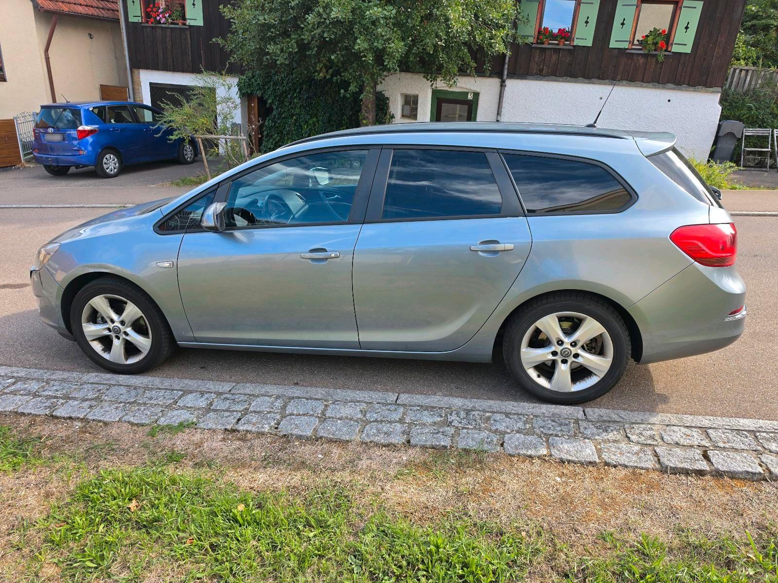 Opel Astra 2013 — photo 5
