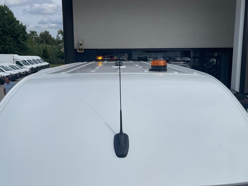 Fahrzeugabbildung Mercedes-Benz Sprinter 317 Kasten PRO L2H2 3,5tAHK STHZ Regale