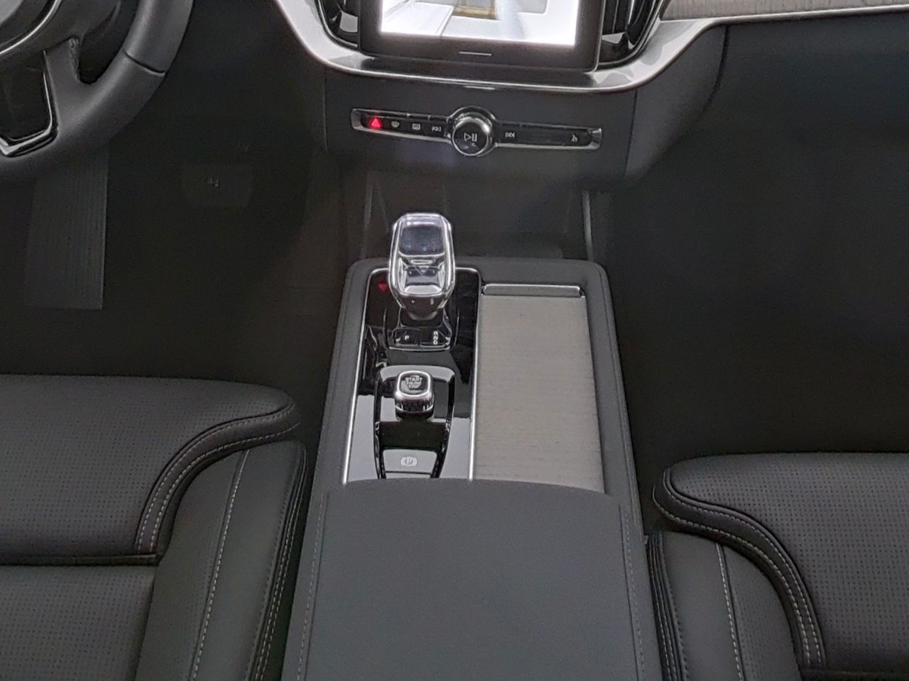 Fahrzeugabbildung Volvo XC90 T8 AWD Ultra Dark*STDHZG*360**LUFT*B&W*22"