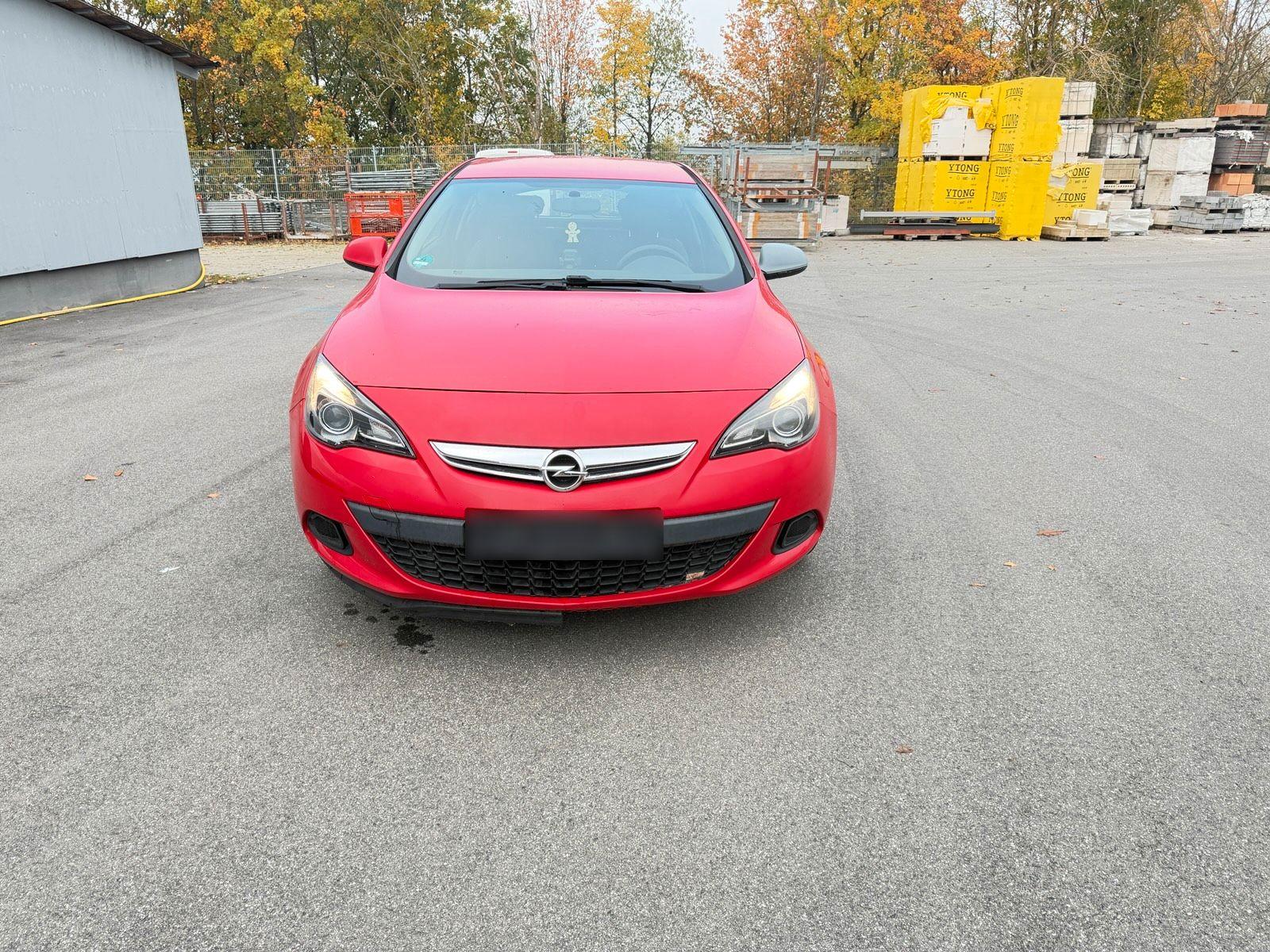 Opel Astra 2013 — rear view