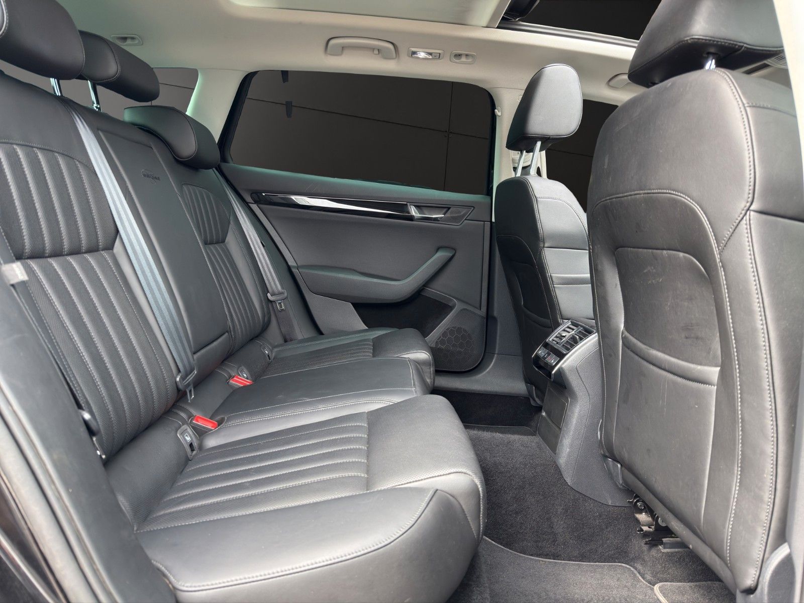 Fahrzeugabbildung SKODA Superb L&K 4x4*Pano*ACC*Kamera*Massage*Virt.Cock