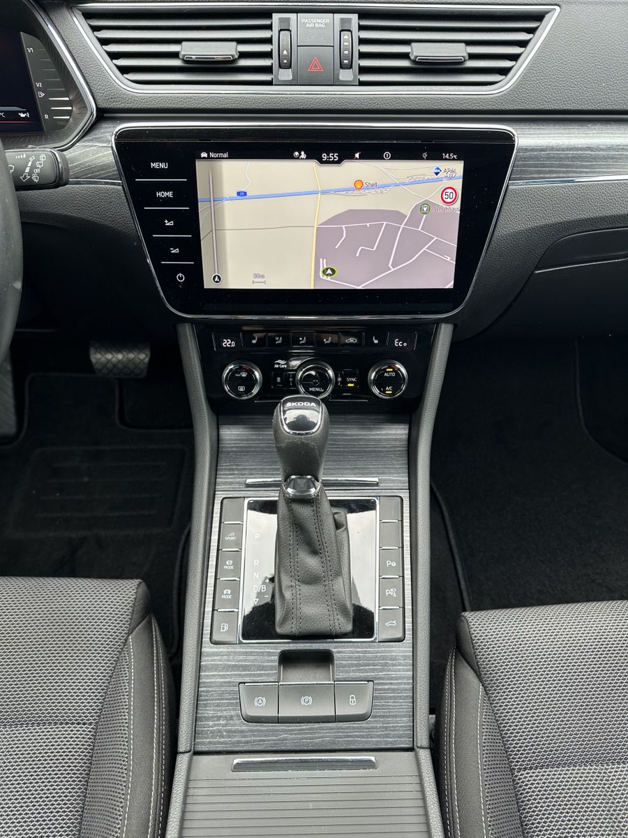 Fahrzeugabbildung SKODA Superb Combi 1.4 TSI iV Style DSG NAV+MATRIX+ACC