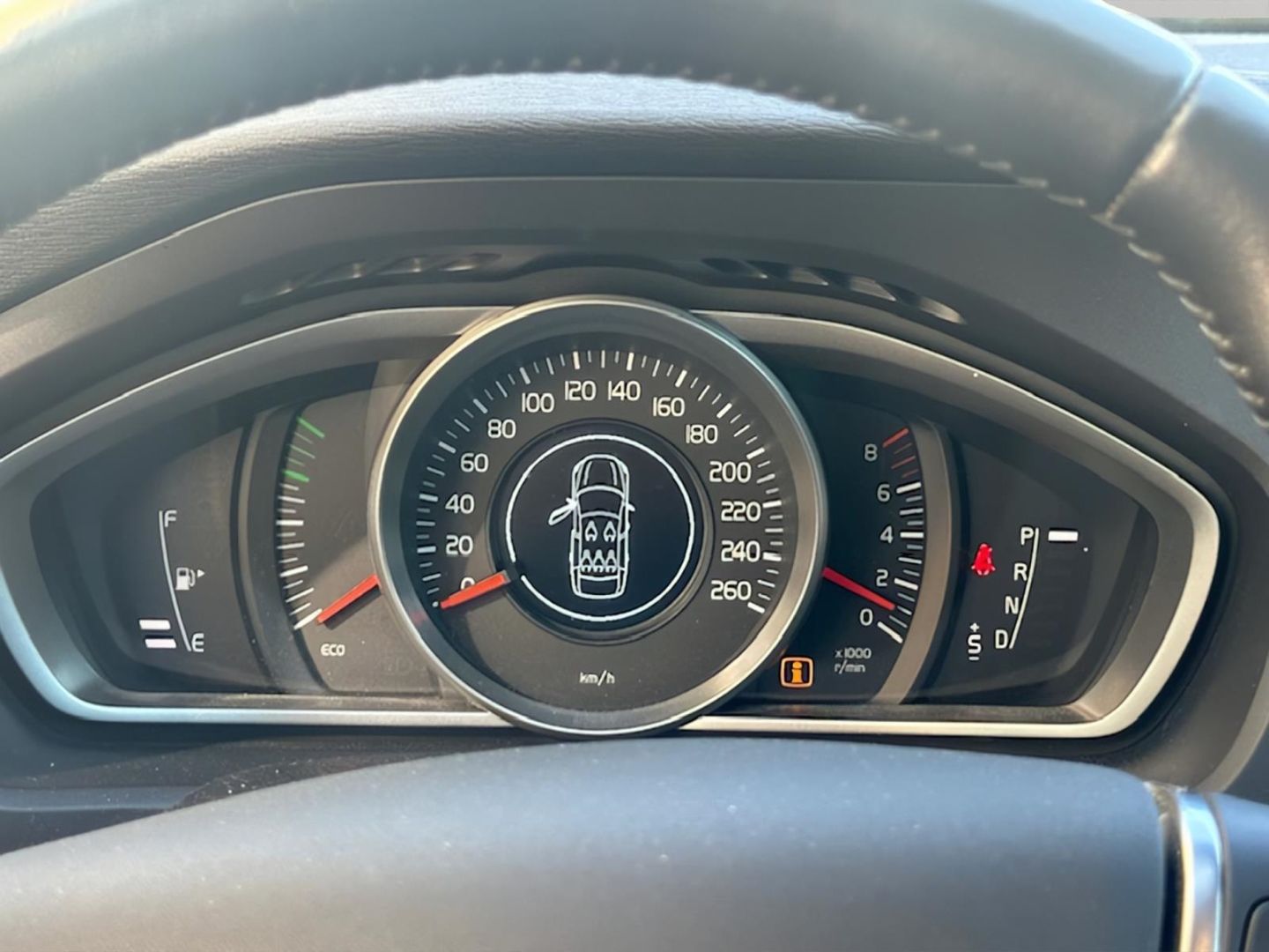Fahrzeugabbildung Volvo V40 Momentum Navi Soundsystem LED Kurvenlicht Sp
