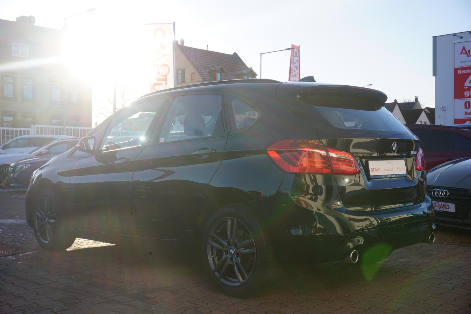 BMW 220i Active Tourer Advantage LED Navi AHK PDC