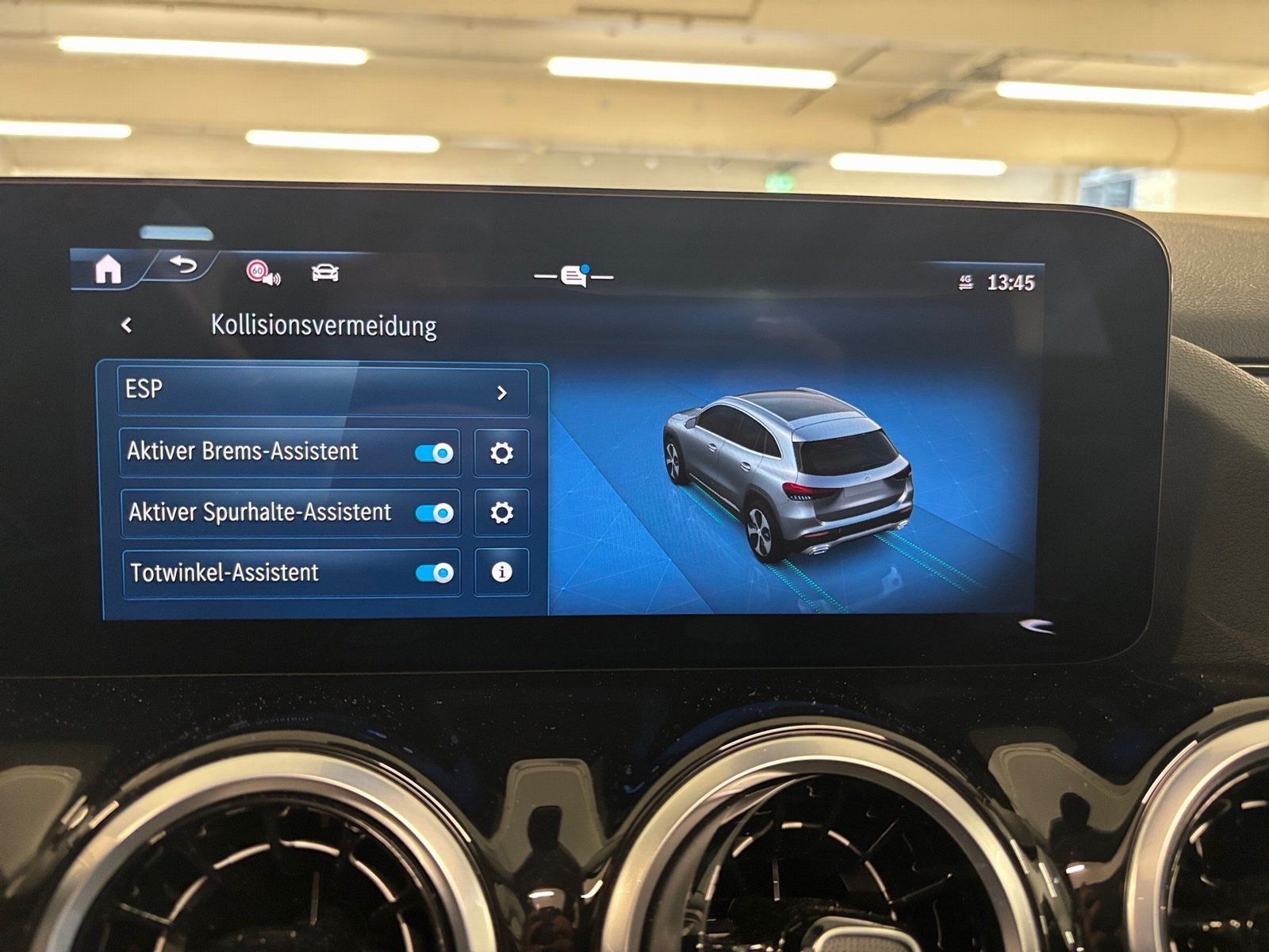 Fahrzeugabbildung Mercedes-Benz GLA 200 Progressive*Pano*STDHZG*Distro*360°*Totw