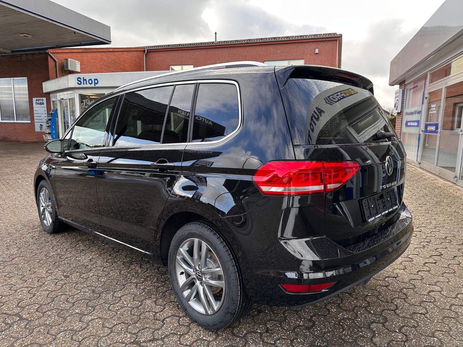 Fahrzeugabbildung Volkswagen Touran Comfortline 1.5 TSI DSG AHK/LED/Navi/SHZG