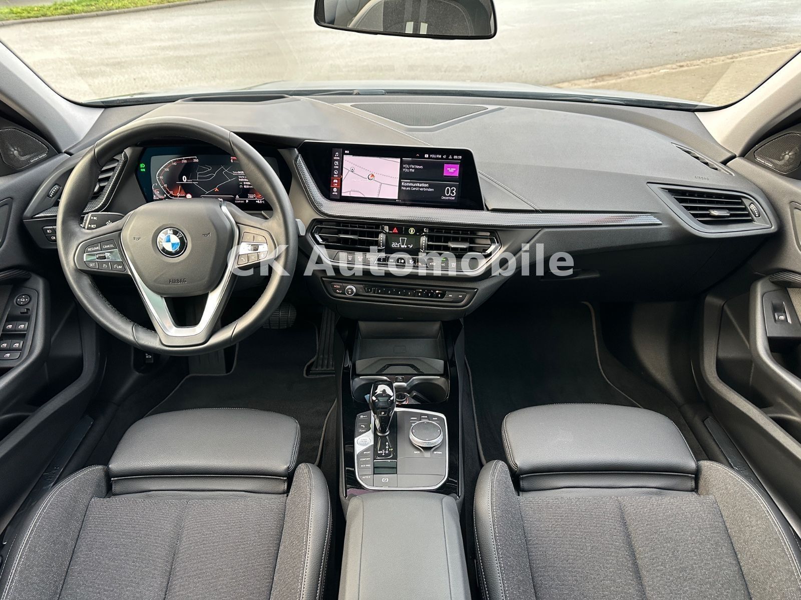 Fahrzeugabbildung BMW 118d Sport-Line/Shadow-Line/Navi/Pano/LED/PDC
