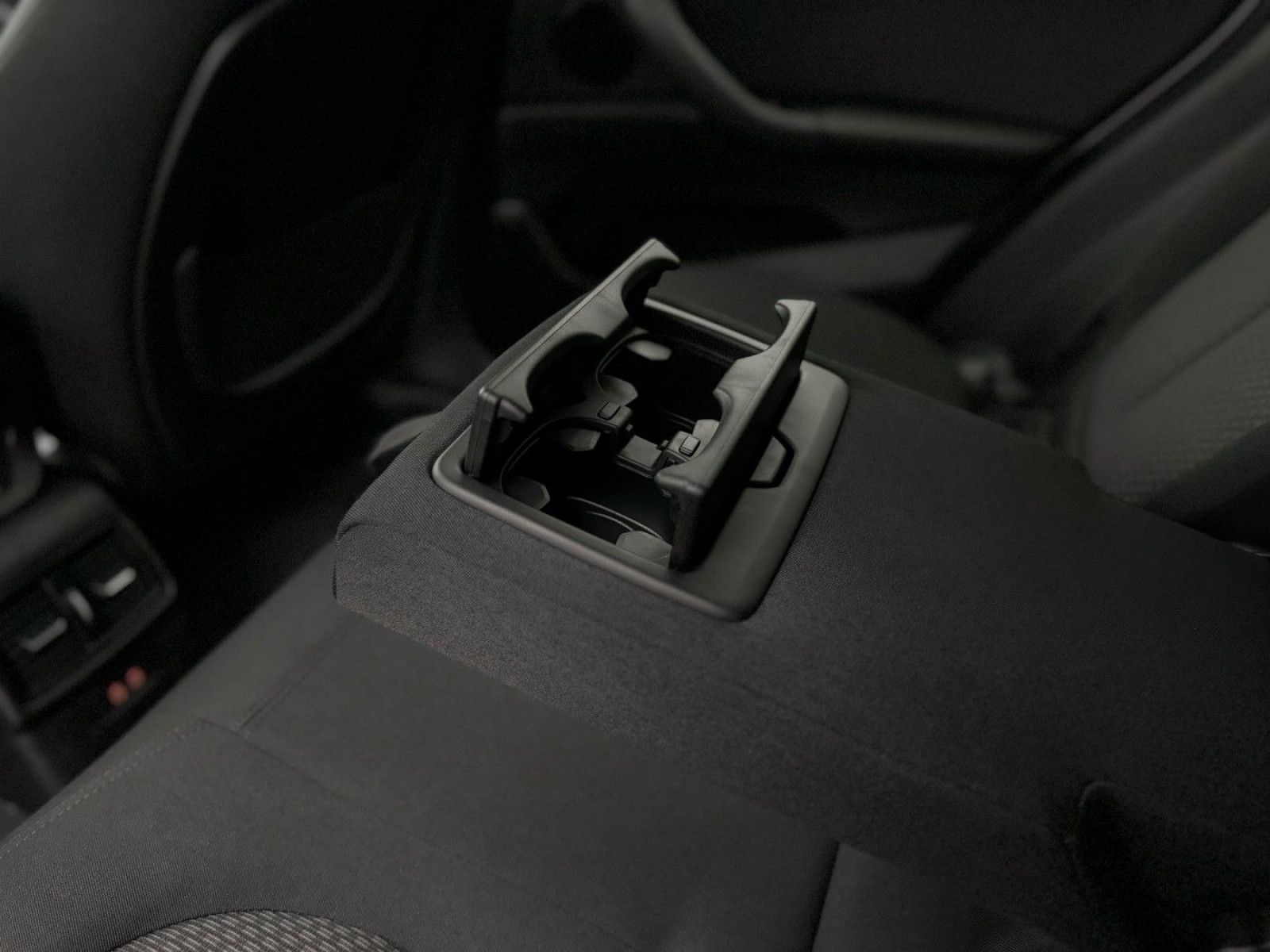 Fahrzeugabbildung BMW X1 xD25e DAB Navi Lordos PDC Geschwindigkeitsreg