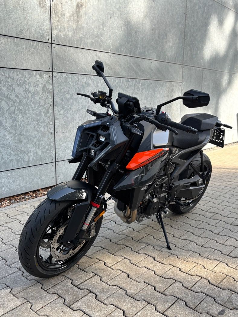 Fahrzeugabbildung KTM 990 Duke Modell 2024