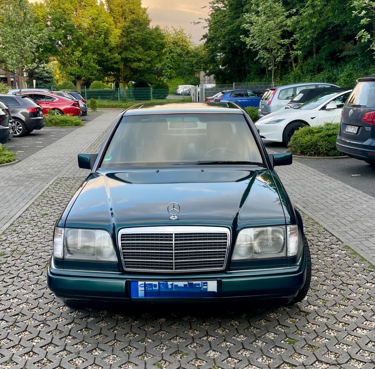 Mercedes-Benz E 200 aufwändig teilrestauriert - Herbstrabatt
