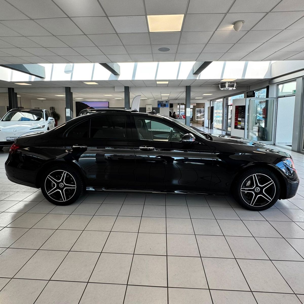 Fahrzeugabbildung Mercedes-Benz E 300 E Limousine E 300 e