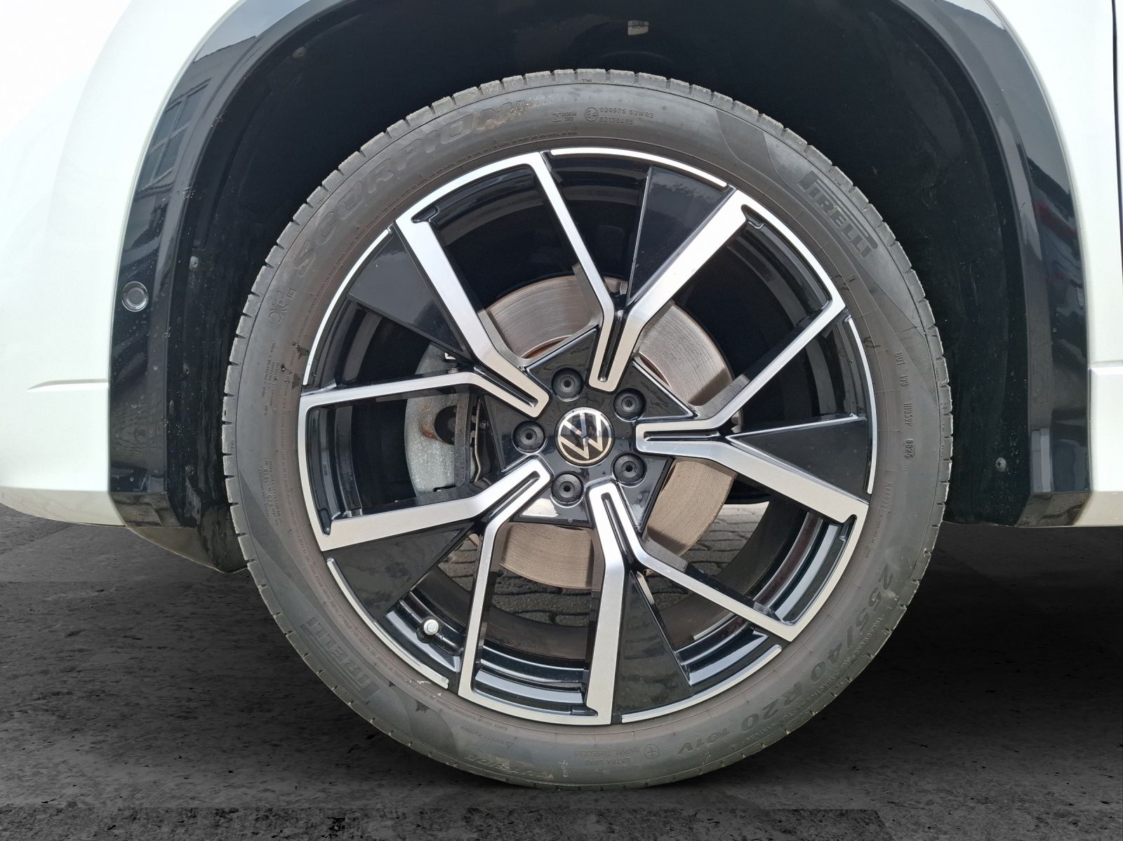 Fahrzeugabbildung Volkswagen Tayron TDI R-Line DSG 4M Matrix AHK Navi AID ACC