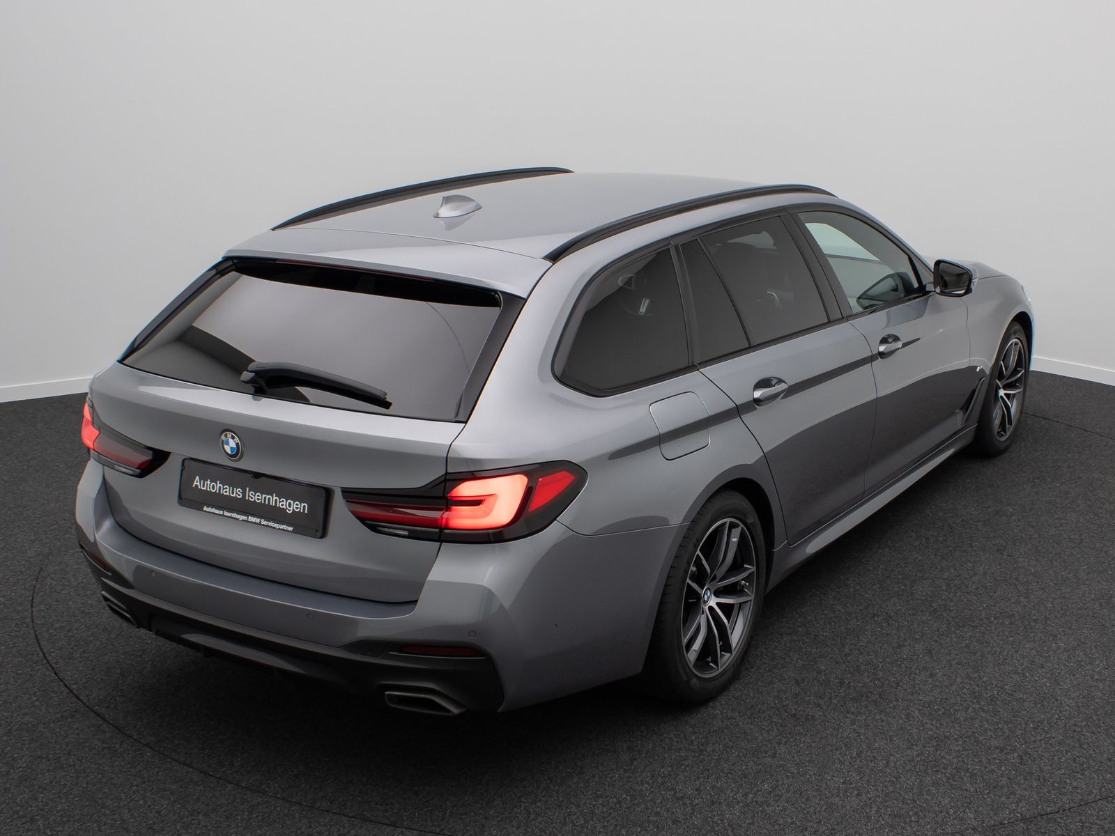 Fahrzeugabbildung BMW 530d xD M Sport Kamera HUD DAB H/K AHK ACC Alarm