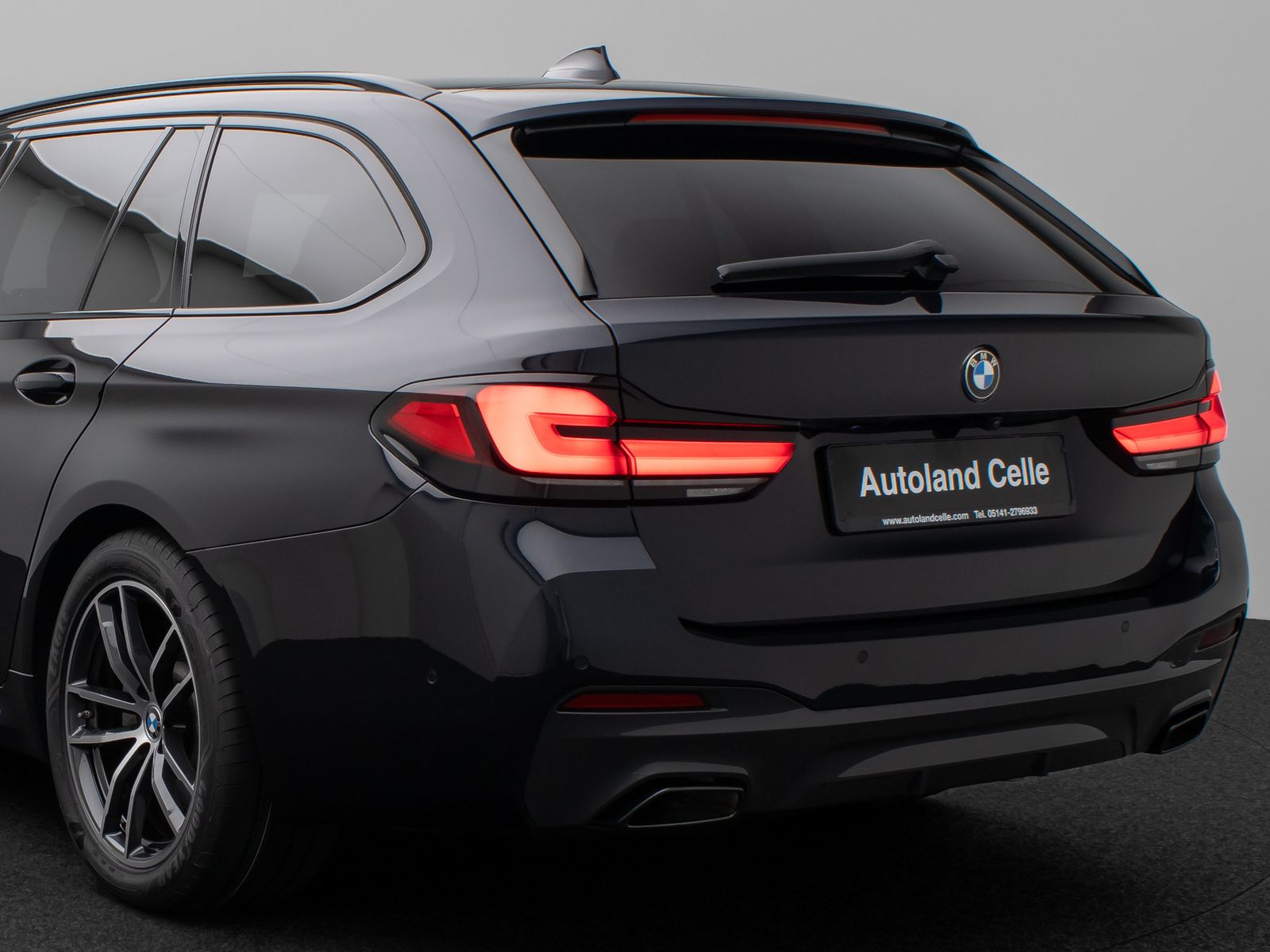 Fahrzeugabbildung BMW 520d xD M Sport Panorama Kamera HUD DAB H/K AHK