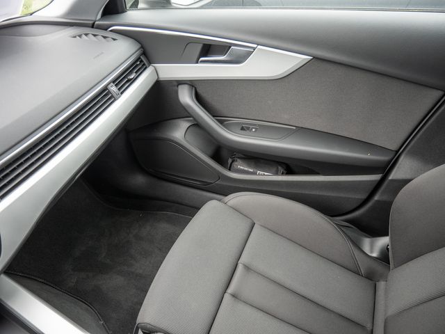 A4 Avant 35 TFSI S line PDC SHZ NAVI AHK ACC LED