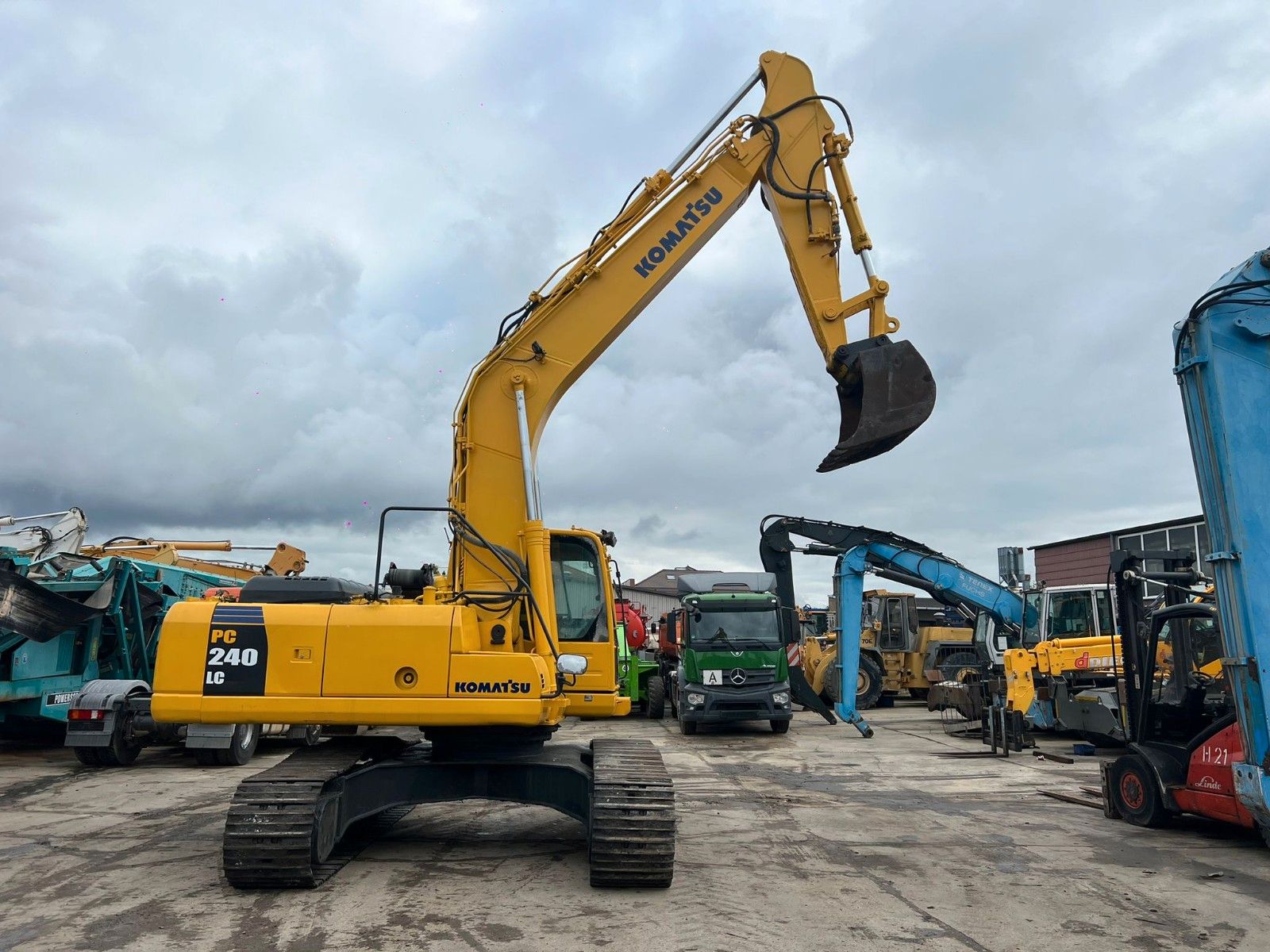 Fahrzeugabbildung Komatsu PC 240 LC-8 /Hammerleitung/ AC /