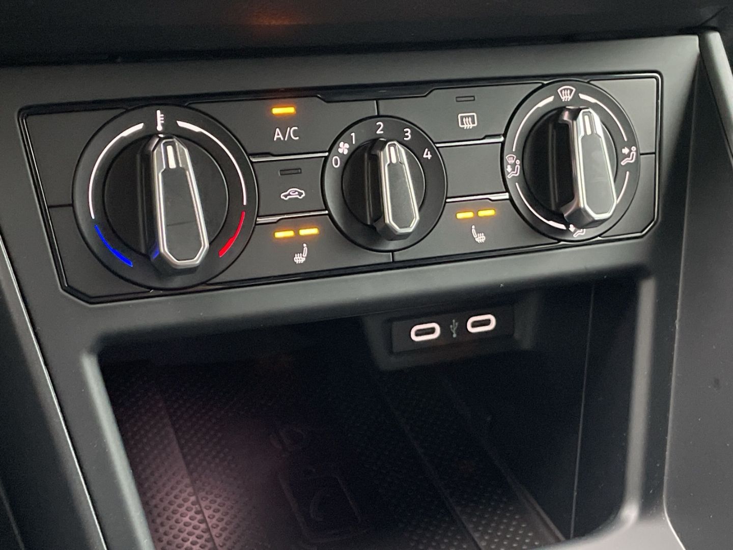 Taigo 1.0 TSI DSG R-Line Black Style Kamera/Pano