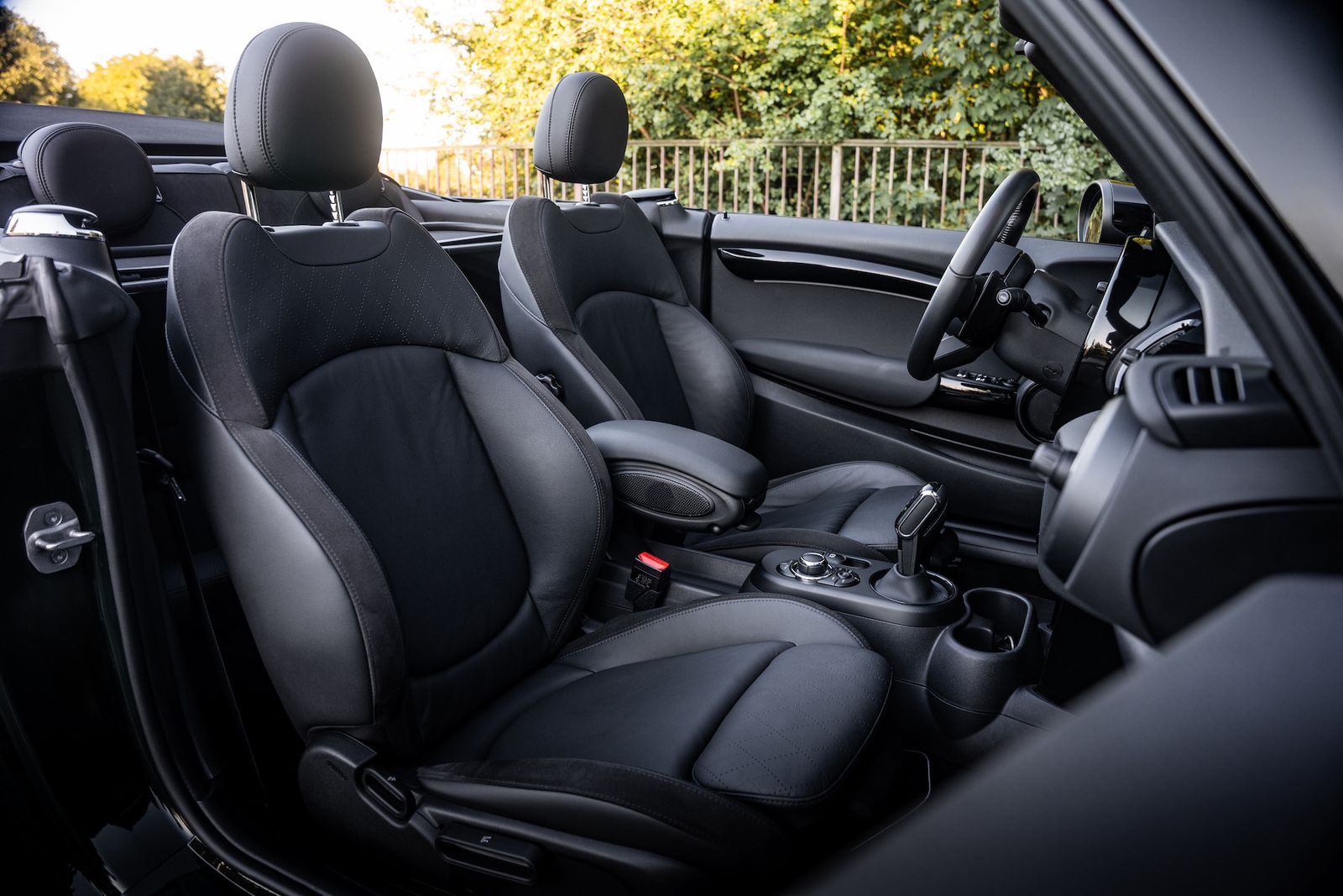 Fahrzeugabbildung MINI John Cooper Works Cabrio FACELIFT/AERO-PACK/LED