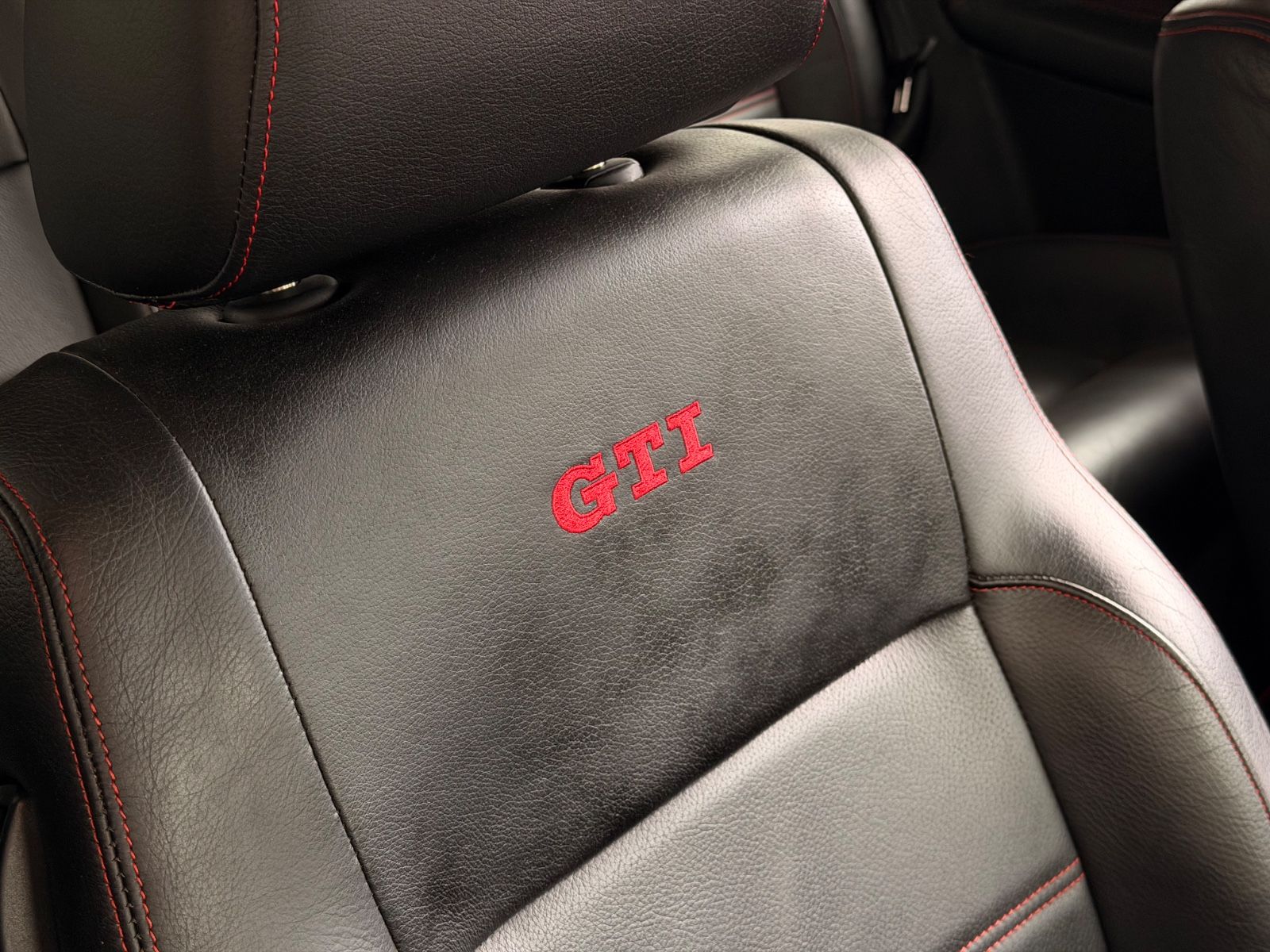 Golf 1.8T GTI *Leder*Navi*R32-Heck*Gewindefahr.*