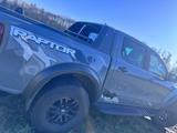 Ford Raptor grau mit Fox-Fahrwerk und Stollenreifen  - Ford Raptor Gebrauchtwagen