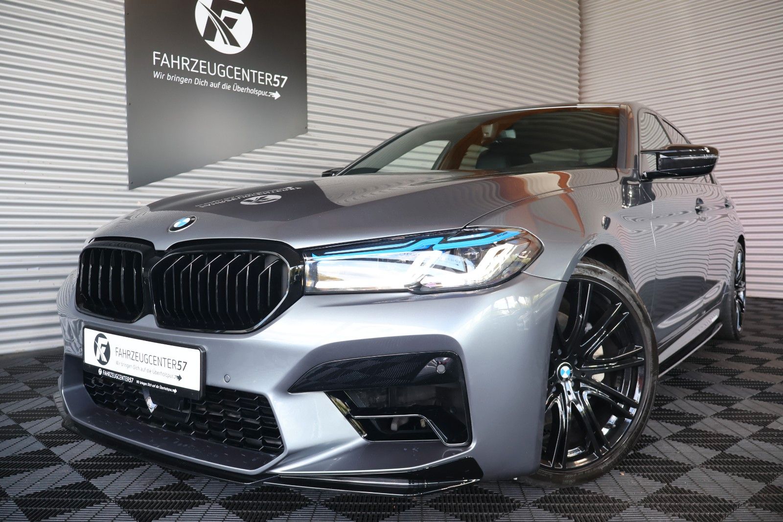 BMW 540i M-PAKET CARPLAY/H&amp;K/RÜCKFAHRKAMERA/RFK
