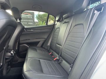 Alfa-Romeo Stelvio - 12