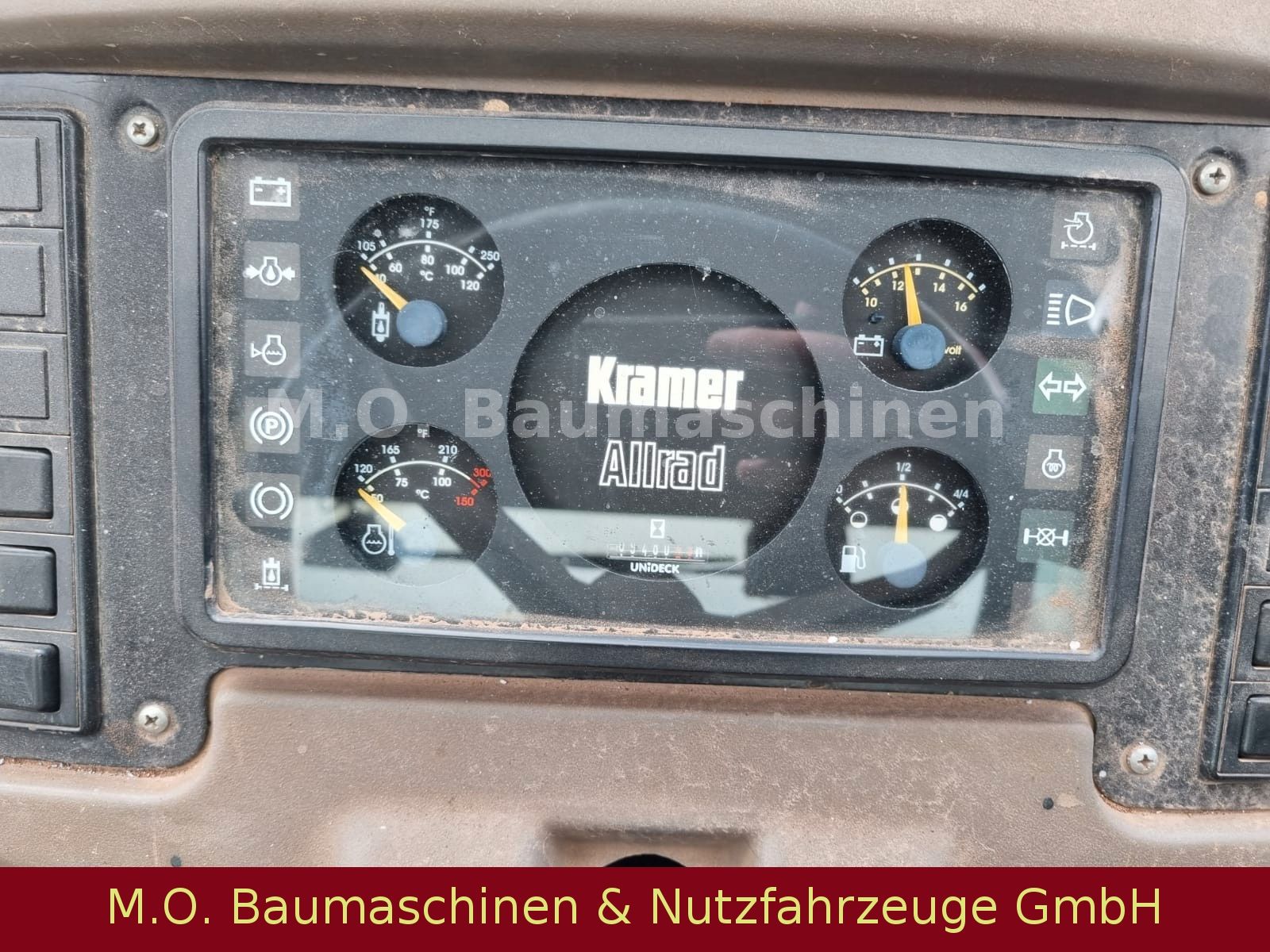 Fahrzeugabbildung Kramer 320 / Klappschaufel / Palettengabel / SW /