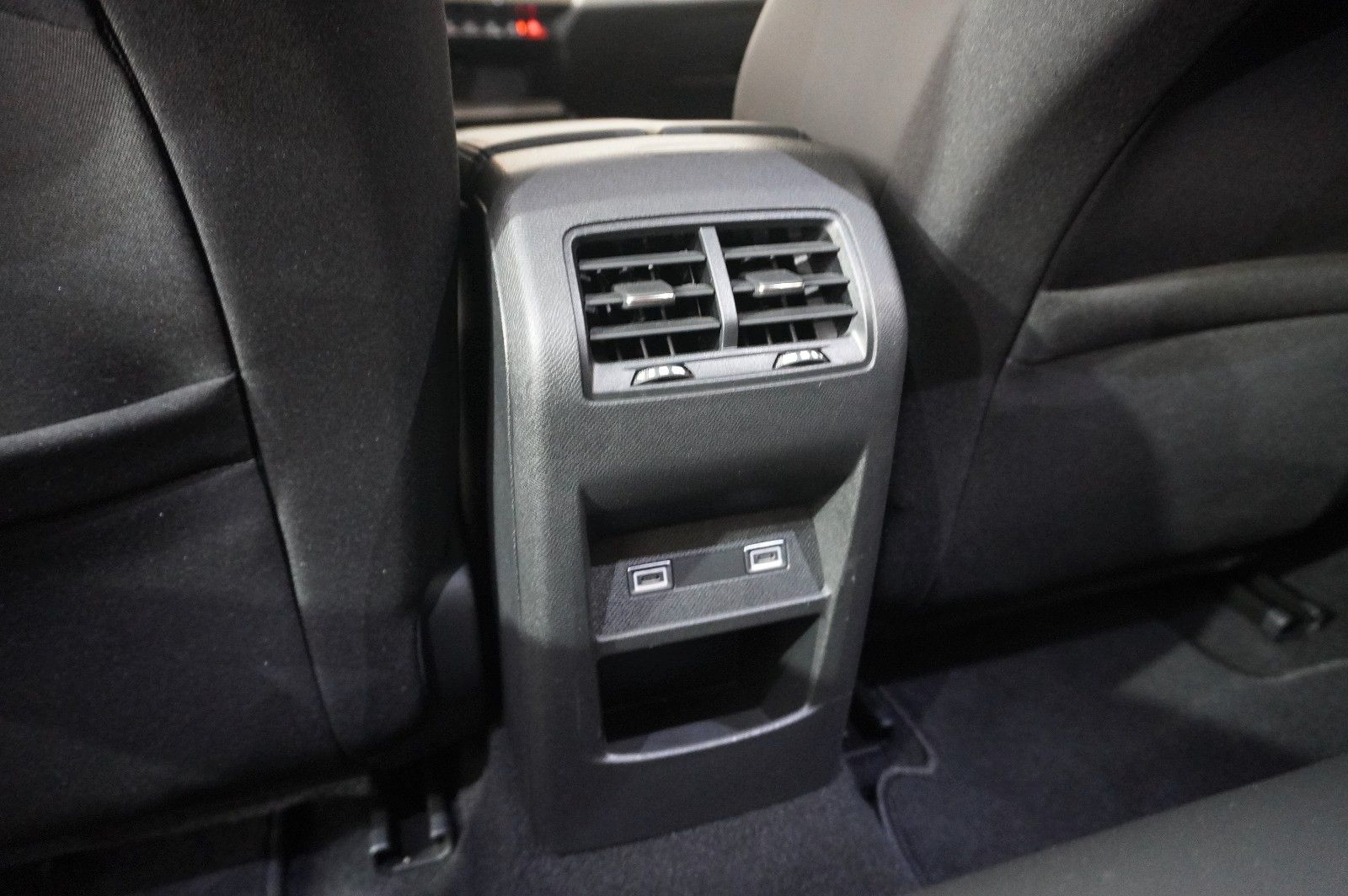 Fahrzeugabbildung Peugeot 308 SW 1.2 HYBRID ALLURE DSC NAVI/LED/KAMERA/DAB