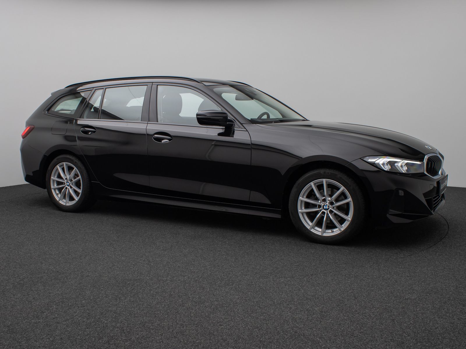 Fahrzeugabbildung BMW 318i DAB PDC Widscreen Geschwindigkeitsreg LED
