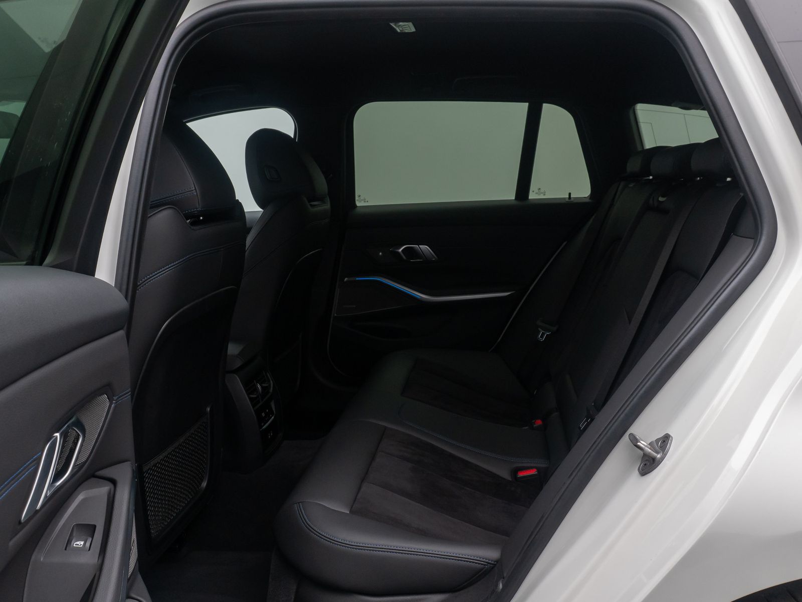 Fahrzeugabbildung BMW 330e M Sport HUD H/K DAB Kamera Alarm AHK 19Zoll