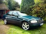 Mercedes-Benz C 180 CLASSIC Classic - Mercedes-Benz C 180: Classic