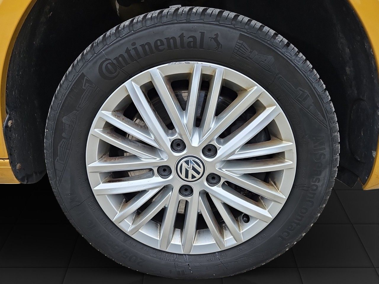 Fahrzeugabbildung Volkswagen Caddy PKW Highline Navi ACC Xenon