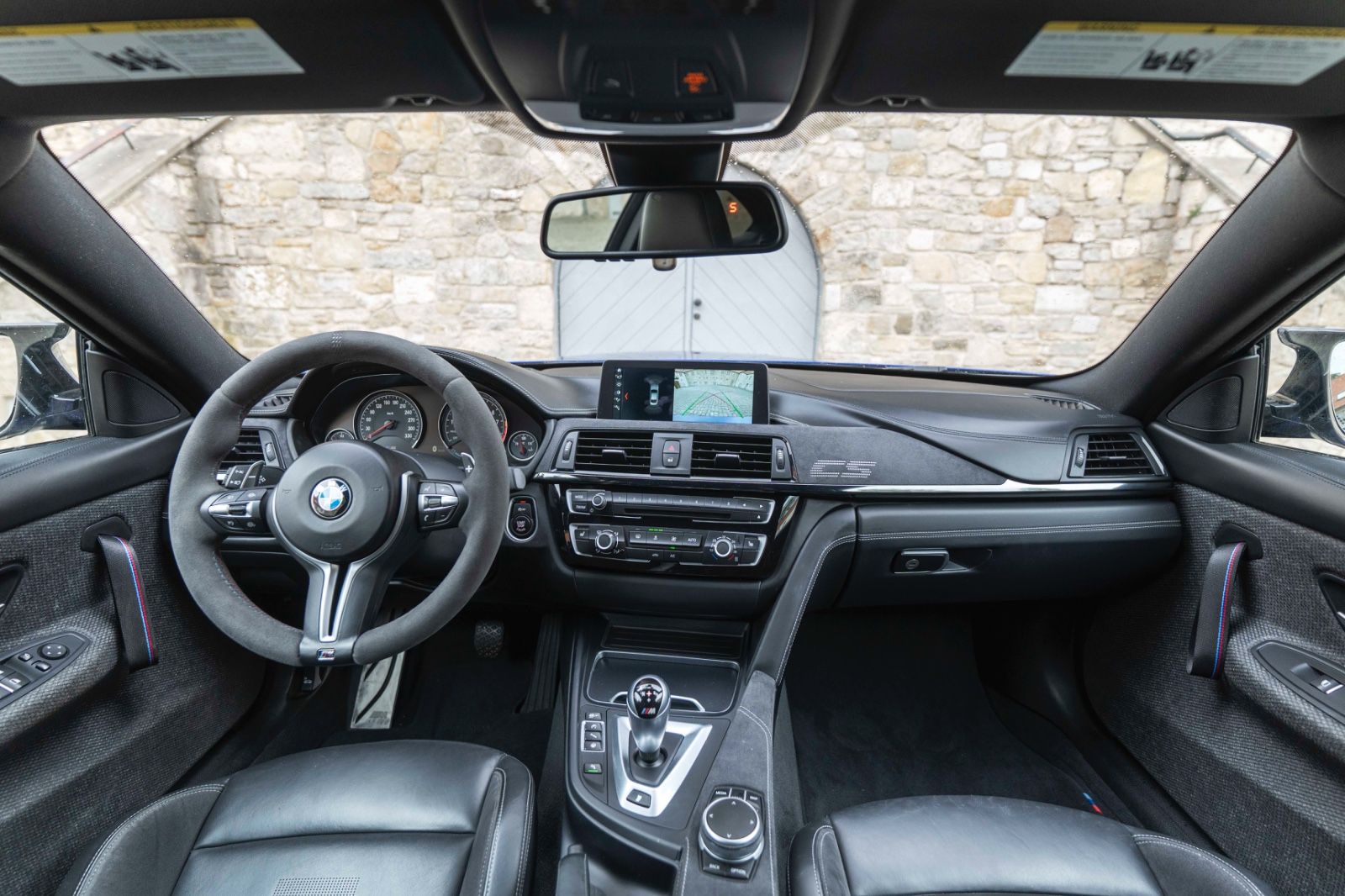 Fahrzeugabbildung BMW M4 CS Head UP LED NAV KAM PDC DKG