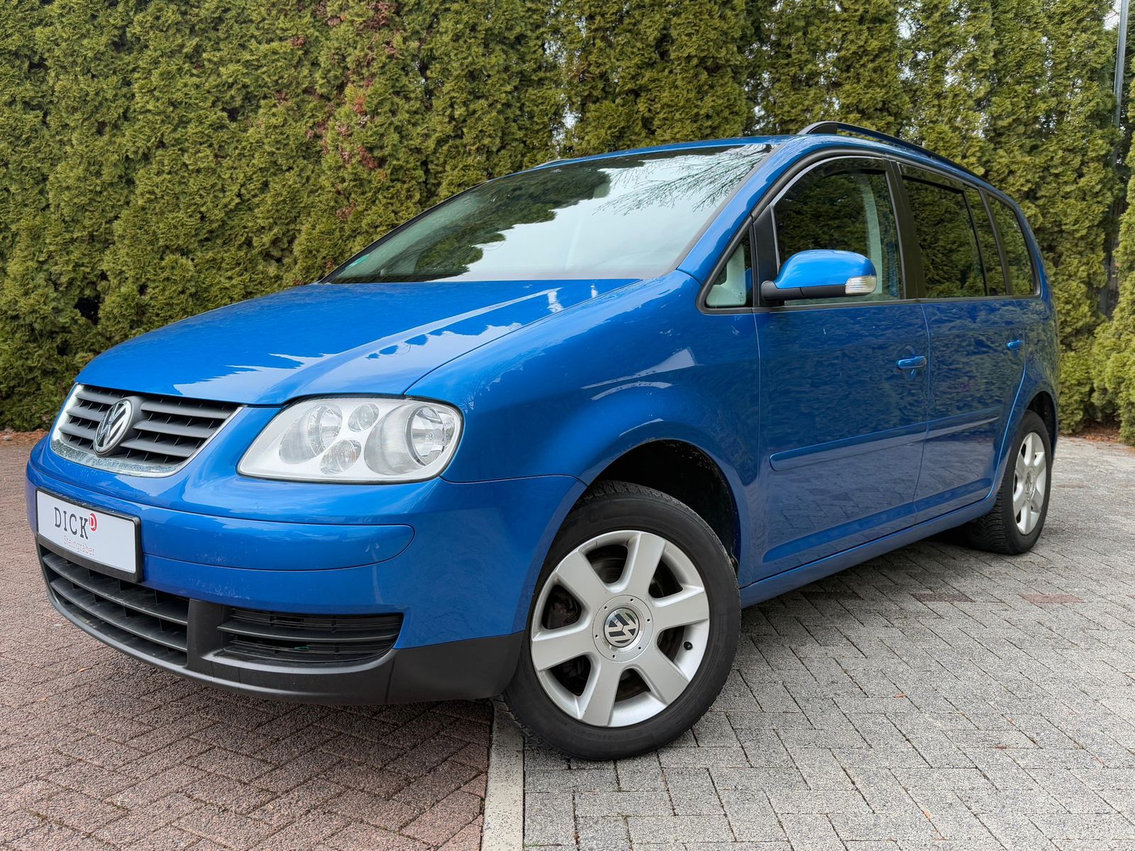 Fahrzeugabbildung Volkswagen Touran 2.0 FSI Goal NAVI+AHK+PDC+TEMP+ALLWETTER+