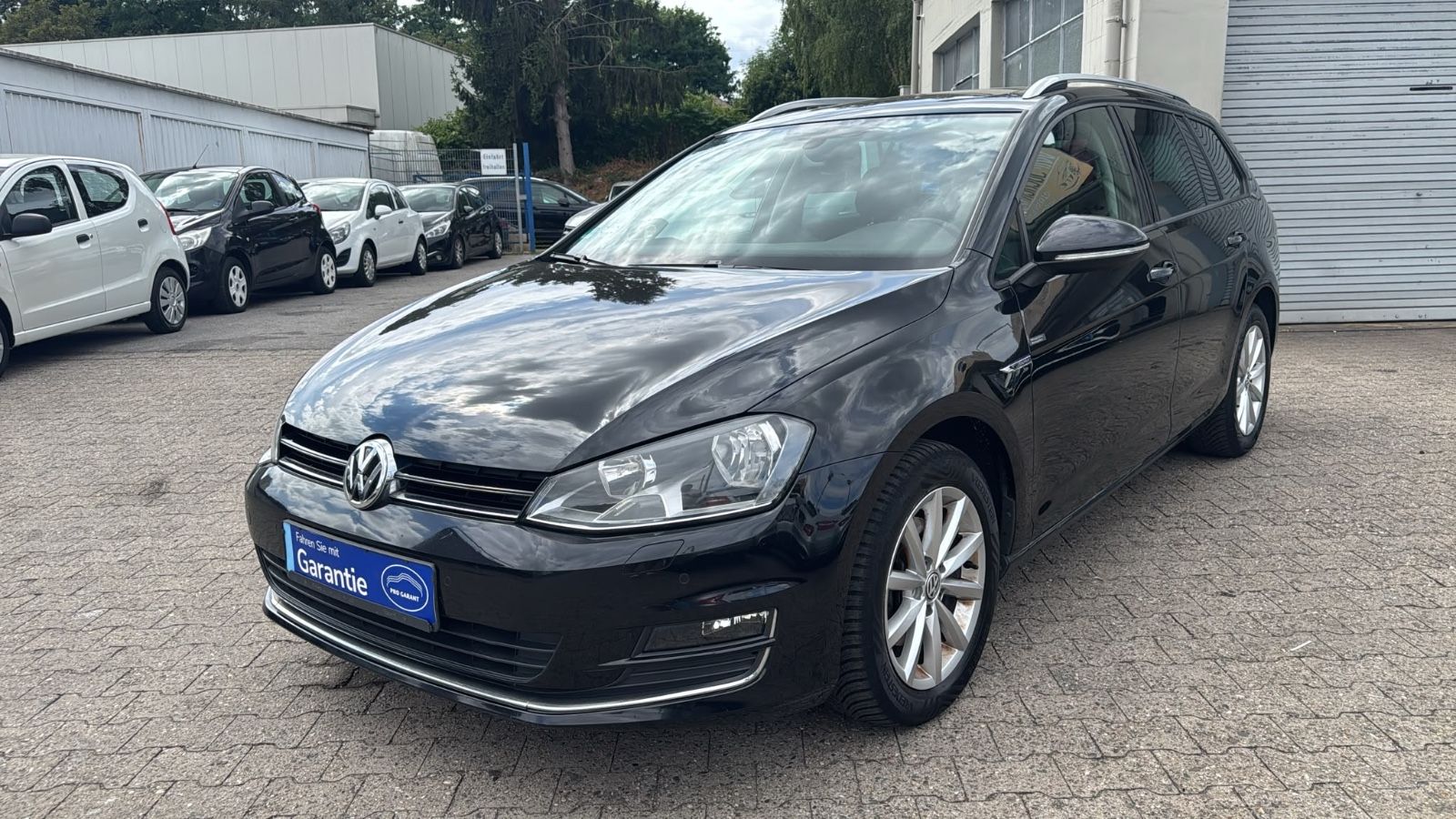 Volkswagen Golf - 1