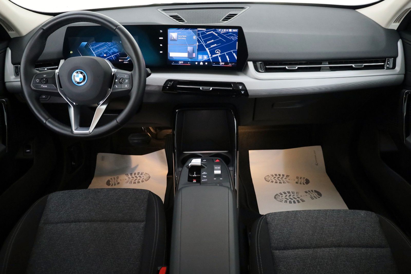 Fahrzeugabbildung BMW iX2 20 eDrive,Navi,LED,SH,Kamera,Ausparkassist