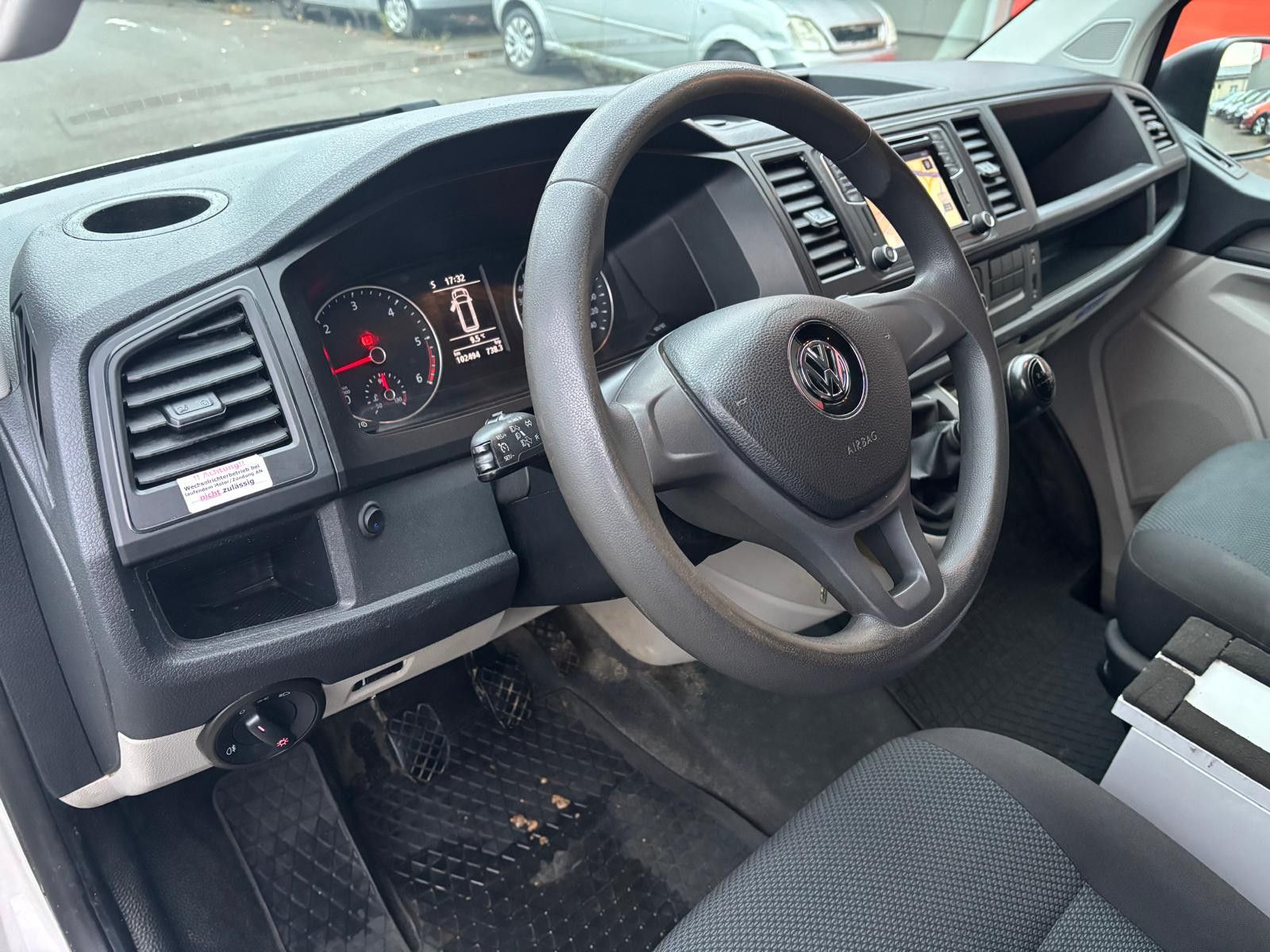 Fahrzeugabbildung Volkswagen T6 Transporter 2.0 TDI Kasten lang-STDHZ-AHK-NAV