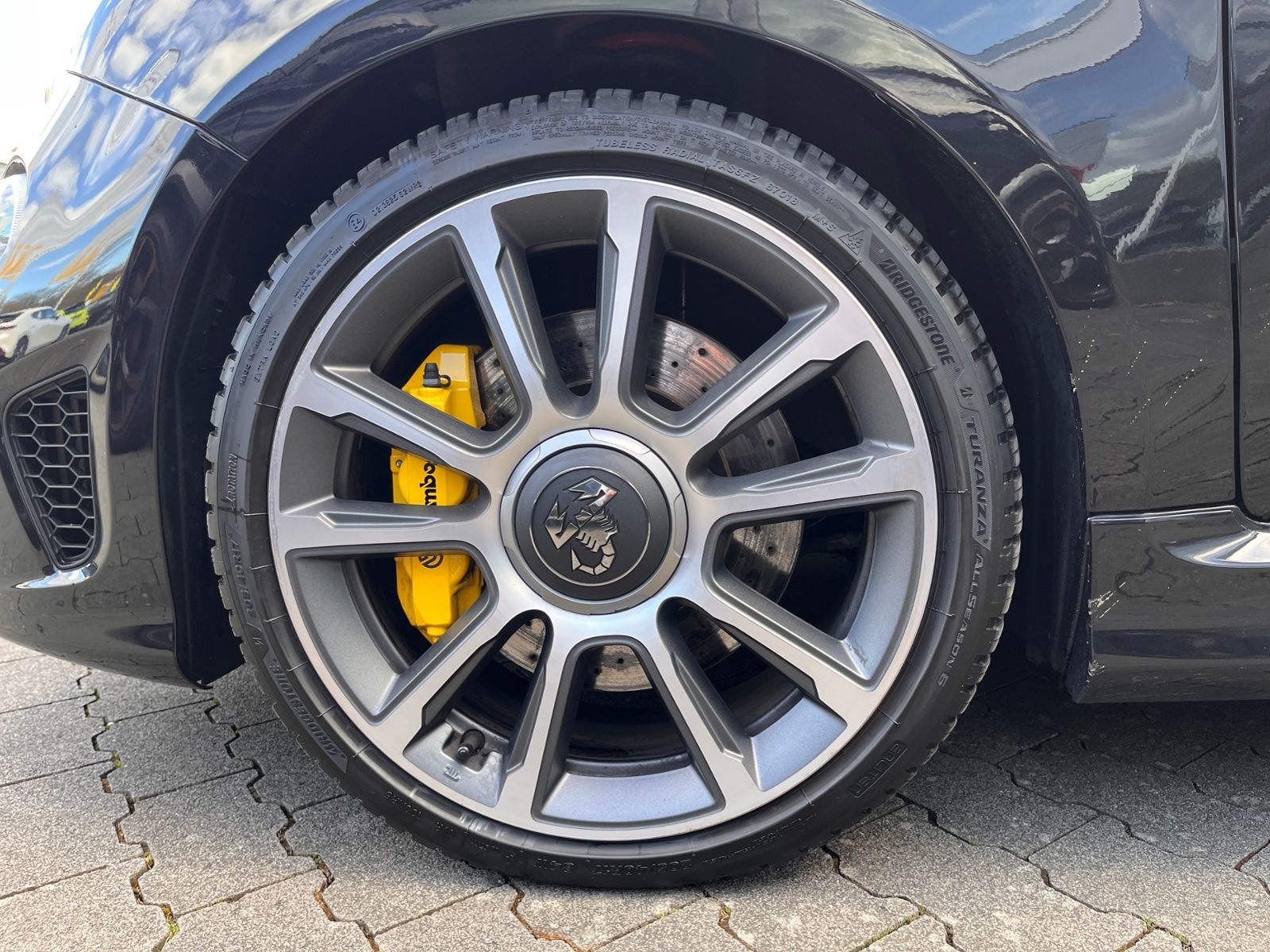 Fahrzeugabbildung Abarth 695C Cabrio KLIMA NAV BEATS LEDER