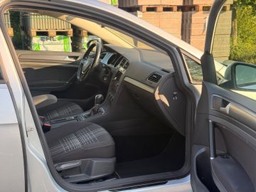 Volkswagen Golf - 10