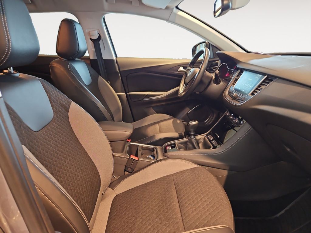 Fahrzeugabbildung Opel Grandland X 1.2 S/S  INNOVATION AFL mit LED