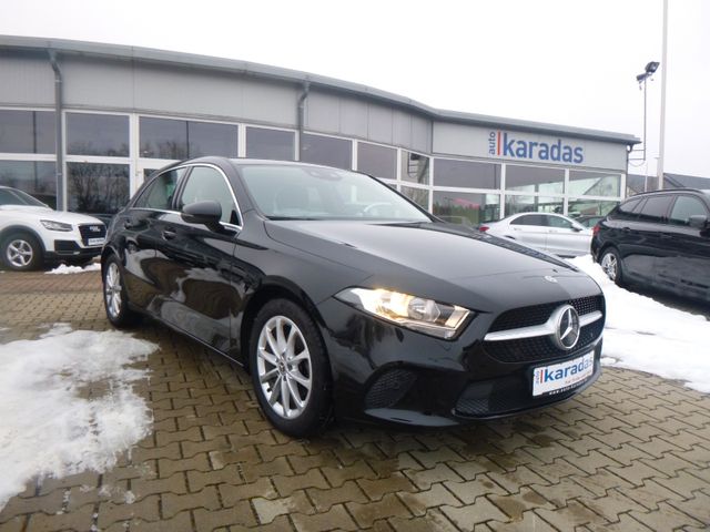 Fahrzeugabbildung Mercedes-Benz A 180 >AUT/NAVI/Sitzheiz/SR NEU<