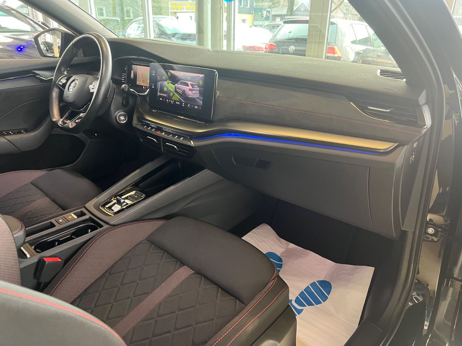 Fahrzeugabbildung SKODA Octavia Combi RS *HEAD*ACC*KAMERA*LED*VIRTUAL*