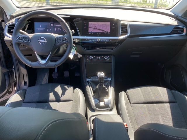 Fahrzeugabbildung Opel Grandland 1.2 Turbo GS Line