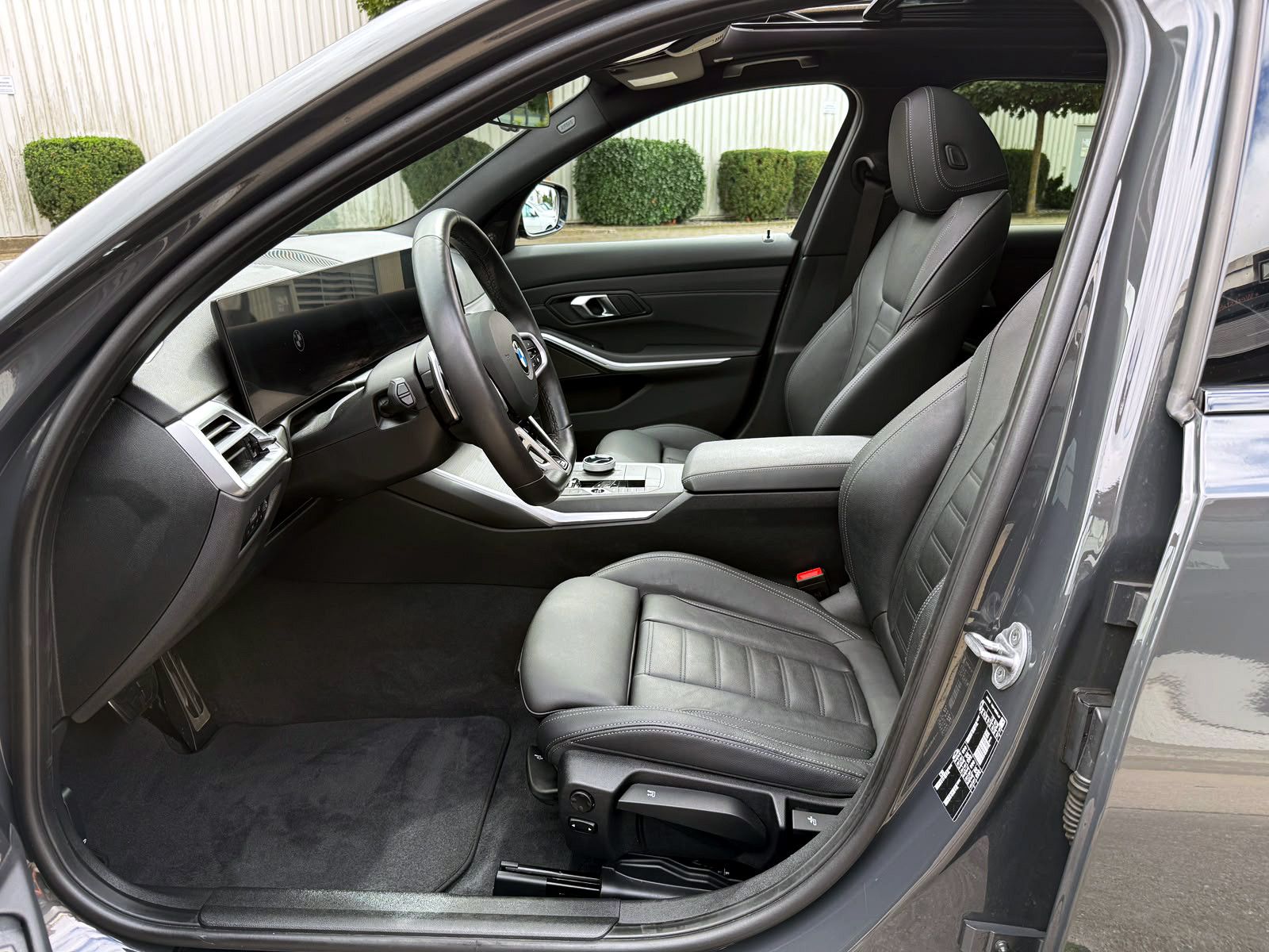 Fahrzeugabbildung BMW 320i Touring Steptr. M-Sport PANO LED KAM H&K BT