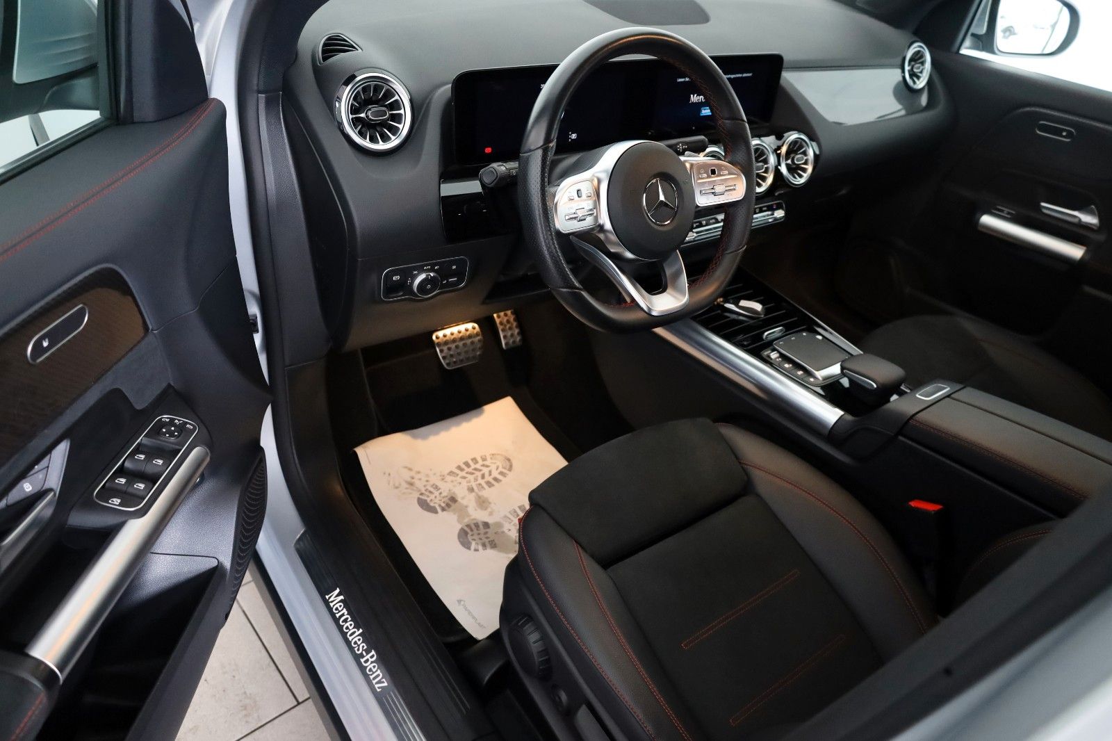 Fahrzeugabbildung Mercedes-Benz GLA 220d 4M, AMG line,T.Leder,Navi,LED,SH,Kamera