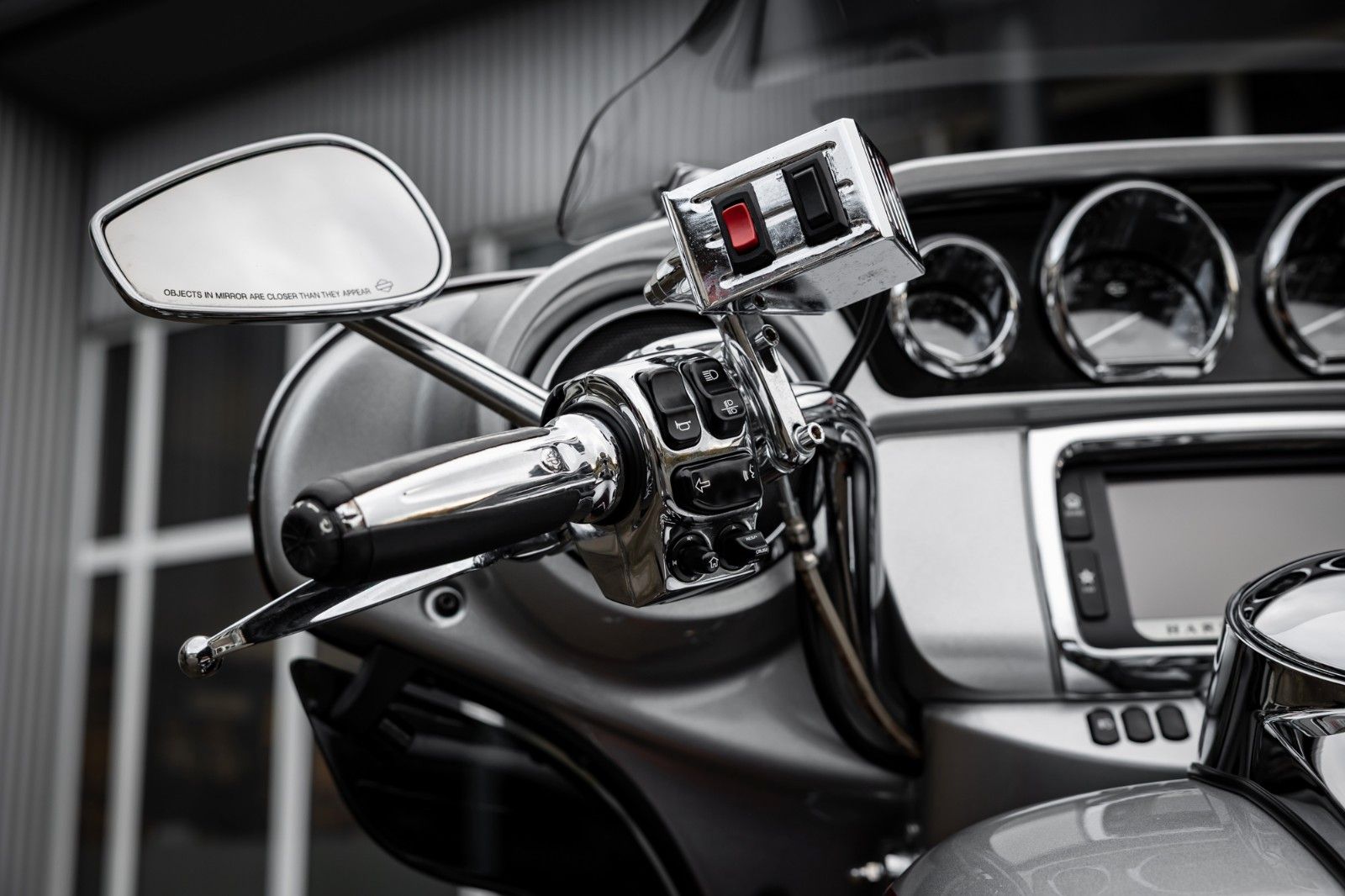 Fahrzeugabbildung Harley-Davidson FLHTKSE CVO E-Glide - V-Triebwerk Gespann