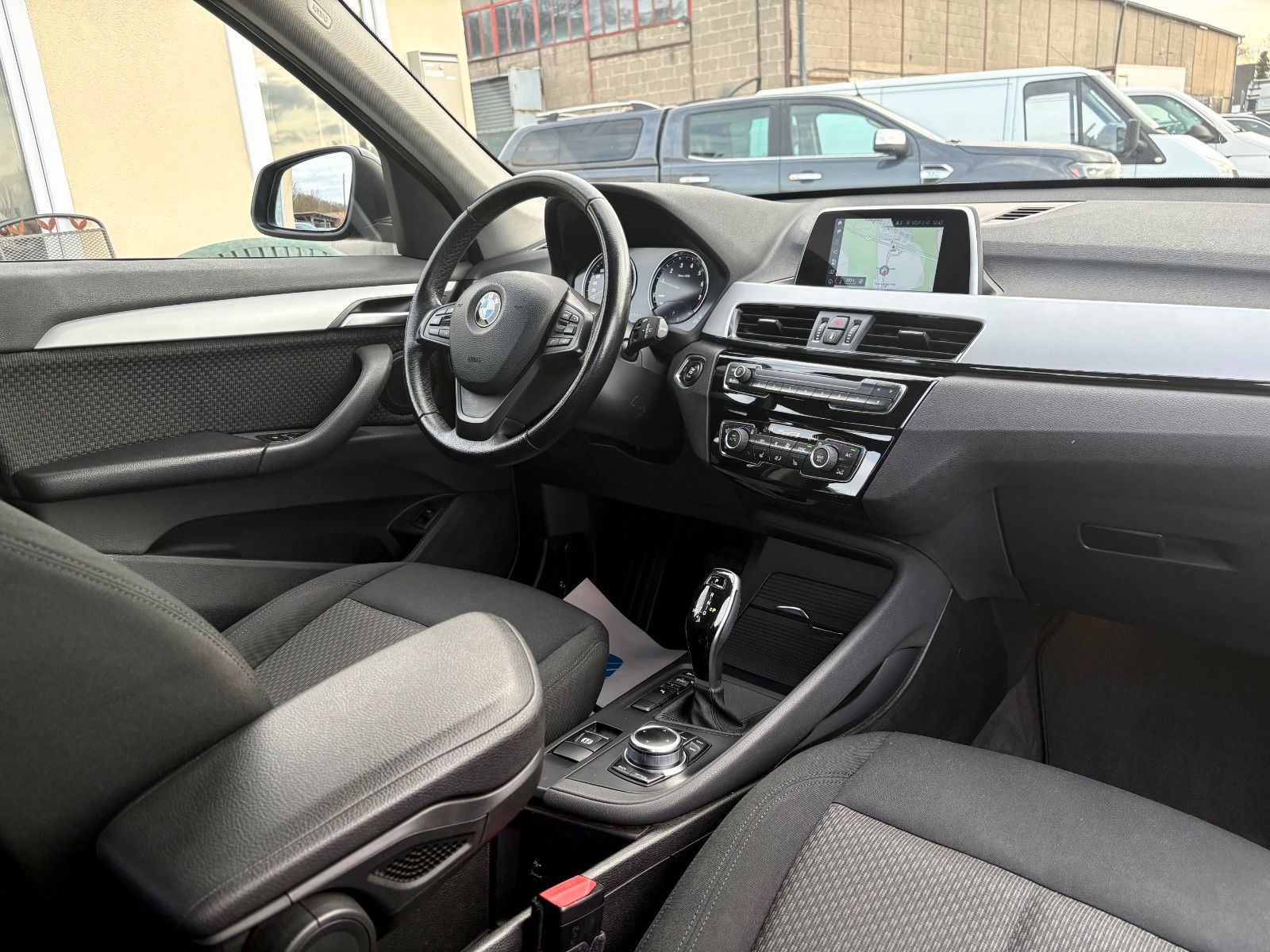 Fahrzeugabbildung BMW X1 sDrive18i Aut. Navi LED Tempomat SCHECKHEFT