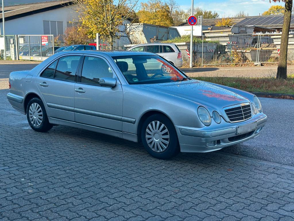 Mercedes-Benz E 240